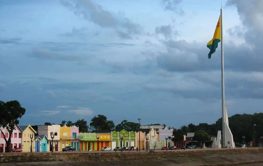 Segunda-feira com previsão de pancadas de chuva e trovoadas no Acre