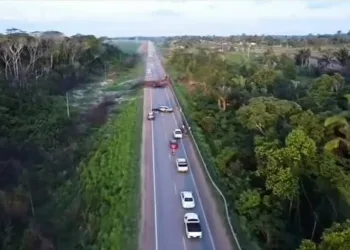 Fotógrafo acreano faz imagens aéreas de um dos trechos bloqueados na BR-364
