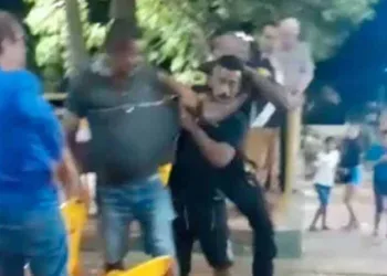 Jovem que morreu em frente a pizzaria de Rio Branco sofreu parada cardíaca, diz laudo do IML
