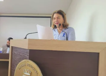 Para conscientizar homens sobre importância do autocuidado, Lene Petecão solicita que prefeitura acenda luzes azuis