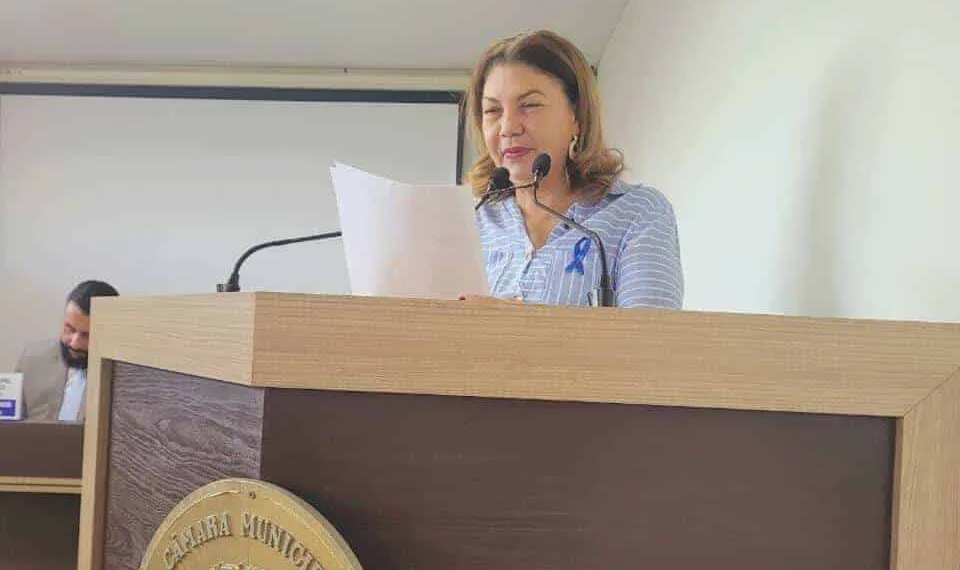 Para conscientizar homens sobre importância do autocuidado, Lene Petecão solicita que prefeitura acenda luzes azuis