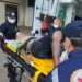 Motoqueiro armado atira contra dois homens em frente de distribuidora, na Baixada da Sobral