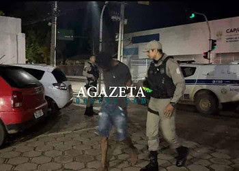 Após denúncia, polícia prende homem que estava atirando dentro de casa