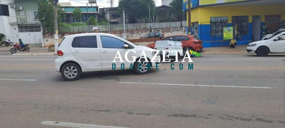 Em Rio Branco, conversão proibida causa acidente de trânsito na Ceará