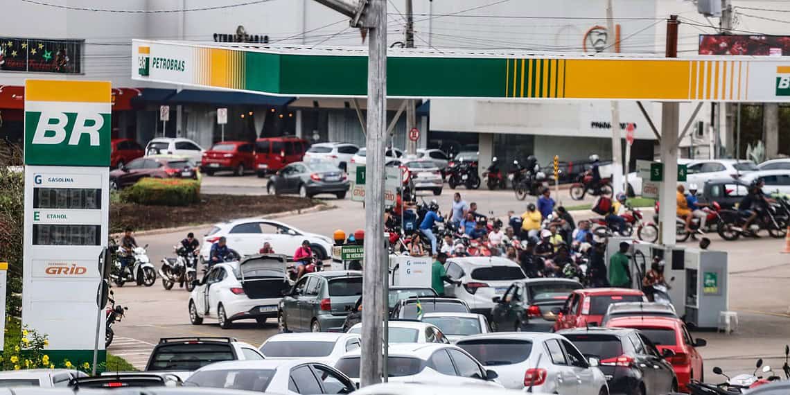 Acre enfrentou longas filas nesta terça em postos de combustíveis (Foto: Juan Diaz/Arquivo pessoal)