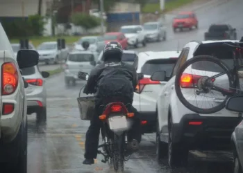 Inmet alerta sobre risco de chuvas intensas com fortes ventos em todo o Acre