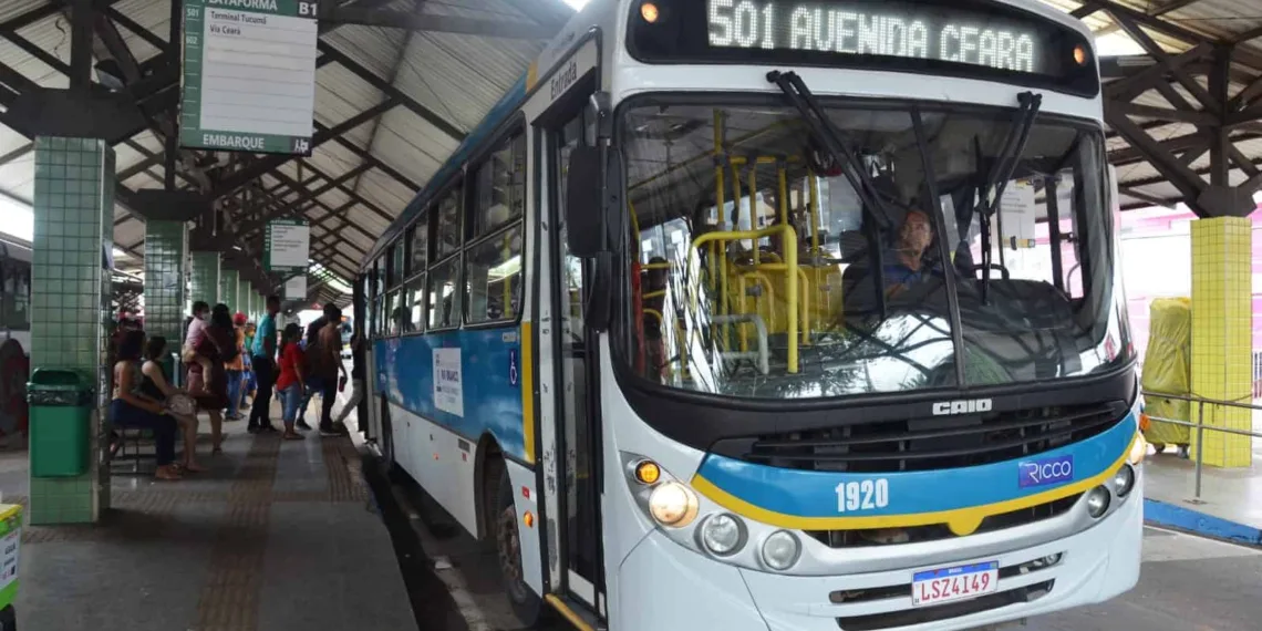 Na capital, empresa de transporte público volta a operar com 100% da frota após desbloqueio da BR-364