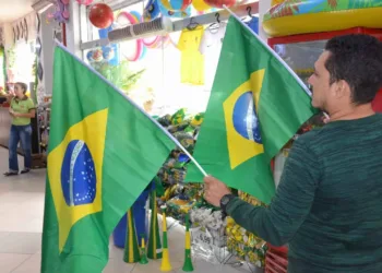 Comerciantes da capital se preparam para lucrar com a Copa do Mundo