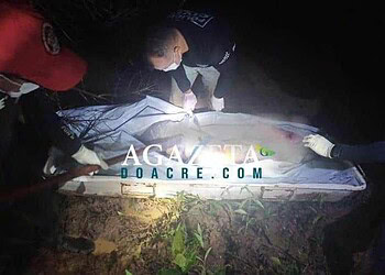 Corpo com marcas de violência é encontrado boiando em igarapé por grupo que pescava em Epitaciolândia