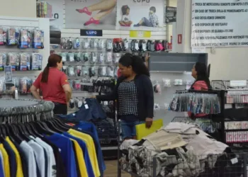 Procon alerta para propagandas enganosas no período de 'queima de estoque'