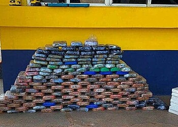 Polícia apreende mais de 180 quilos de cocaína escondidos em carroceria de caminhonete na BR-364 (Foto: Arquivo/PRF)