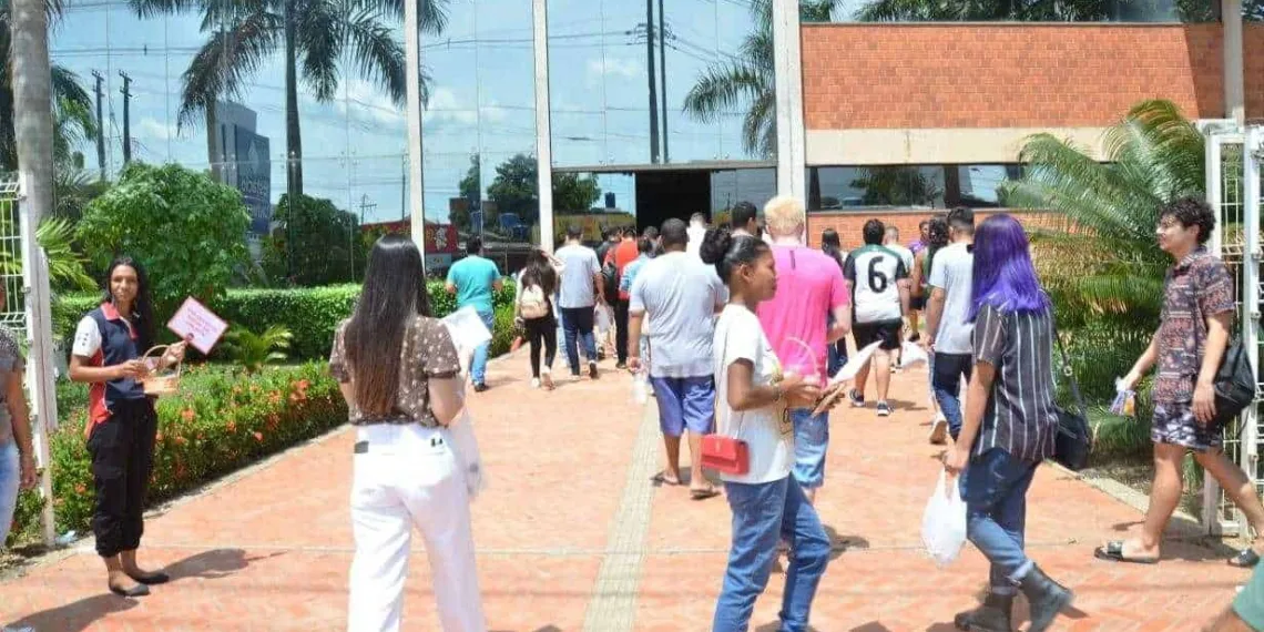 Candidatos voltam aos locais de provas para segundo dia de Enem no Acre