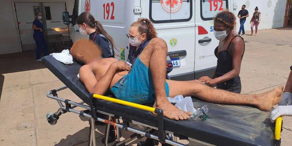 Jovem tem casa invadida e fica em estado grave após ser agredido por grupo em Rio Branco