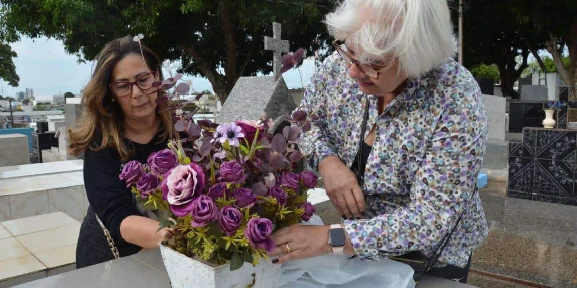 No Dia de Finados, professoras relatam histórias de amor e de apreço pelos seus entes queridos