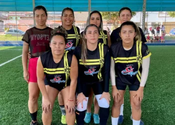 Campeonato de futebol feminino reúne 10 times de mulheres em Rio Branco