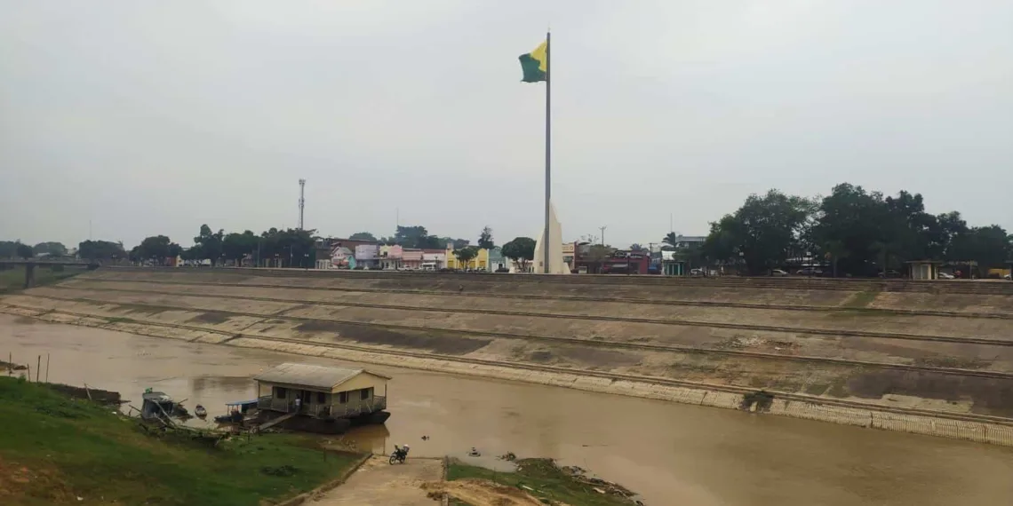Rio Acre volta a ficar abaixo dos 2 metros e tem uma das piores cotas para o dia 11 de novembro