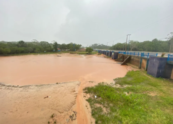 Jorge Viana responsabiliza governo do Acre por 'crime ambiental' no Igarapé Preto, em Cruzeiro do Sul