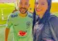 Jéssica Ingrede acompanha treino da Seleção Brasileira, conhece Tite e Roberto Carlos