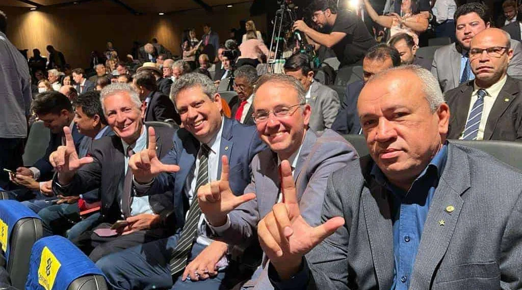 'Esperança de dias melhores', diz deputado Leo de Brito sobre encontro de Lula com parlamentares