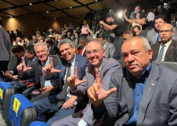 'Esperança de dias melhores', diz deputado Leo de Brito sobre encontro de Lula com parlamentares