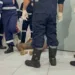 Homem é achado morto no banheiro de delegacia depois de ter sido preso e liberado na capital