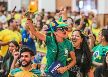 Torcedores celebram estreia com vitória da seleção Brasileira na copa do Catar (Foto: Sérgio Vale)
