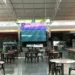 Telão exibe abertura da Copa do Catar, neste domingo, no Via Verde Shopping