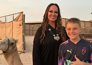 Mãe de Neymar passeia de camelo com neto no Qatar 11 Mãe de Neymar passeia de camelo com neto no Qatar