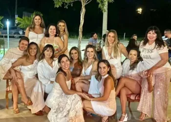 Confraternização de mulheres bonitas, felizes e animadas no último final de semana, no Jarude Restaurante