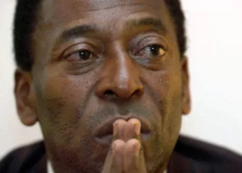 Hospital atualiza boletim médico de Pelé: 'Sinais vitais estáveis'