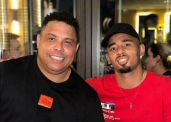 Ronaldo rebate críticas por comer bife folhado a ouro avaliado em R$ 9 mil : ‘Pode ser inspirador’ 9 Ronaldo rebate críticas por comer bife folhado a ouro avaliado em R$ 9 mil : ‘Pode ser inspirador’