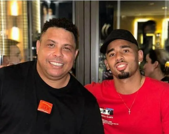 Ronaldo rebate críticas por comer bife folhado a ouro avaliado em R$ 9 mil : ‘Pode ser inspirador’