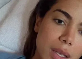 Anitta descobre grave problema de saúde no pulmão e no pâncreas após ser hospitalizada: “Eu não dei ouvidos”