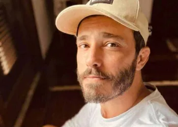 Ator Thiago Rodrigues é espancado por ladrões até desmaiar na madrugada no Rio