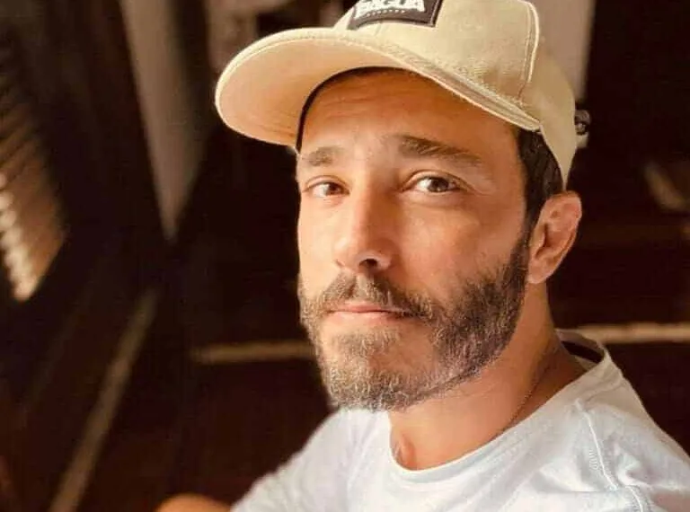 Ator Thiago Rodrigues é espancado por ladrões até desmaiar na madrugada no Rio
