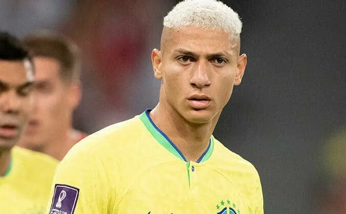 Richarlison mostra resultado parcial de tatuagem e web reage. Confira os melhores comentários