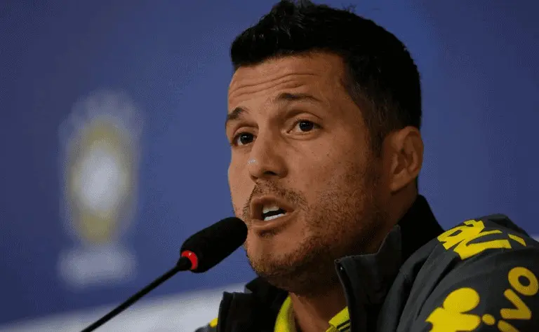 Júlio César bota 'lenha na fogueira' e faz comentário polêmico sobre final da Copa: "Tem que torcer para..." 1 Júlio César bota 'lenha na fogueira' e faz comentário polêmico sobre final da Copa: "Tem que torcer para..."