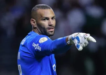 "Mínimo que você pode fazer é pagar..."; Weverton deixa lado discretão e põe colega em 'saia justa' no Palmeiras