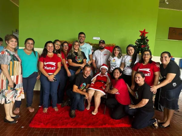 Alunos da Apae Rio Branco ganham festa de Natal com distribuição de panetones