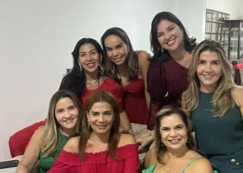 No último final de semana, Márcia Abreu e amigas brindaram a amizade e a chegada do Natal em reunião intimista