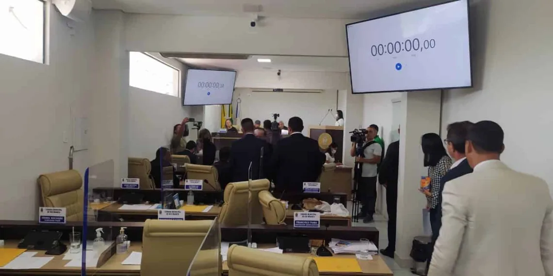 Prefeitura pede sessão ordinária na Câmara para votação de projetos; entre eles o que garante abono de R$ 1 mil a servidores
