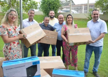 Centro de Atendimento ao Autista e Policlínica Barral y Barral recebem doação de 7 computadores
