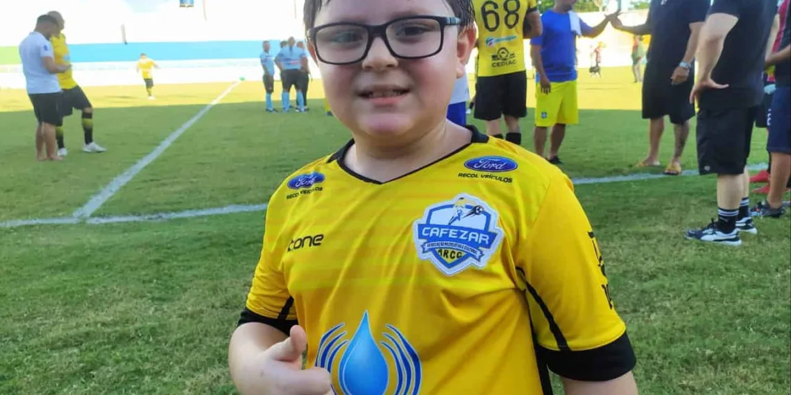 "Weverton, se o Tite trocasse o Alisson por você, você pegaria todas", disse um torcedor mirim na chegada do goleiro ao Florestão