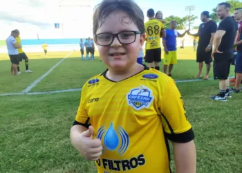 "Weverton, se o Tite trocasse o Alisson por você, você pegaria todas", disse um torcedor mirim na chegada do goleiro ao Florestão