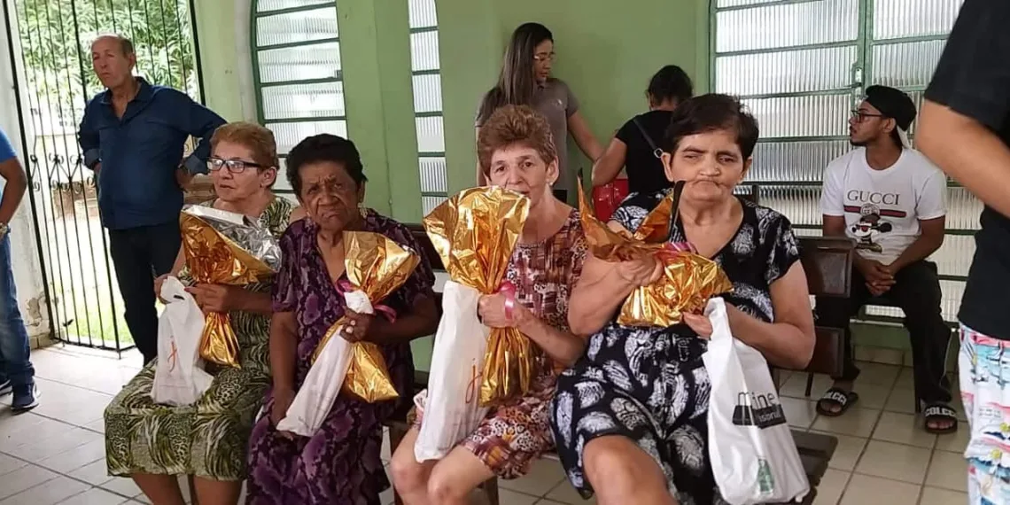Campanha solidária arrecada presentes para idosos que vivem em abrigo de Rio Branco