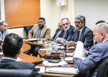 Edvaldo Magalhães propõe emenda para criação da Secretaria da Mulher; parlamentares derrubam com voto da única deputada presente