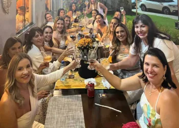 Uma turma pra lá de bacana se reuniu no último dia 17 no restaurante Mr. Jarude para celebrar a vida e a amizade
