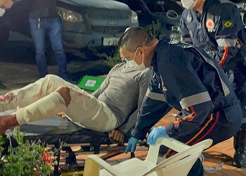 Motorista de aplicativo de moto é baleado durante assalto no estacionamento do Arena da Floresta