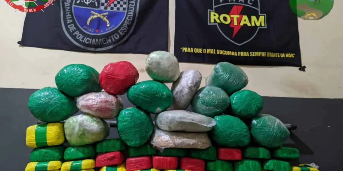 Polícia apreende mais de 60 quilos de drogas armazenadas em sacos em Cruzeiro do Sul (Foto: arquivo/PM-AC)