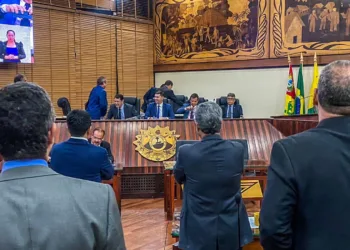 Mudanças na isenção de IPVA para pessoas com deficiência e ajuste de ICMS estão na pauta da sessão extraordinária da Aleac
